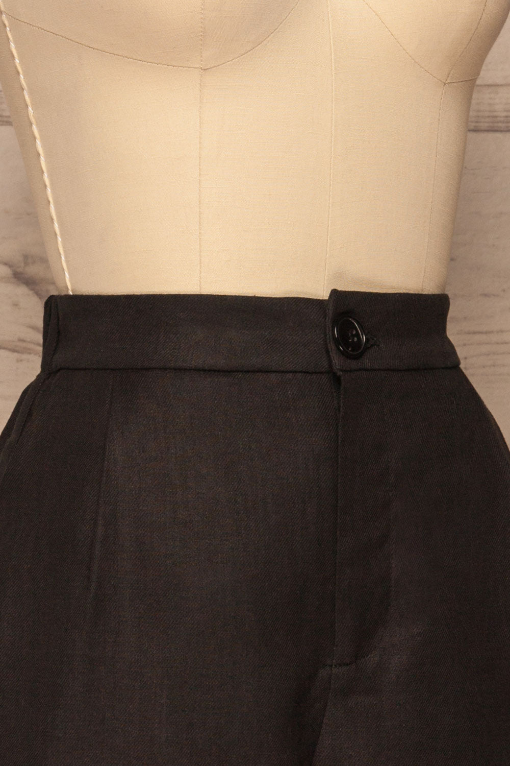 Capzol Pepper Black High Waist Shorts | La petite garçonne side close-up