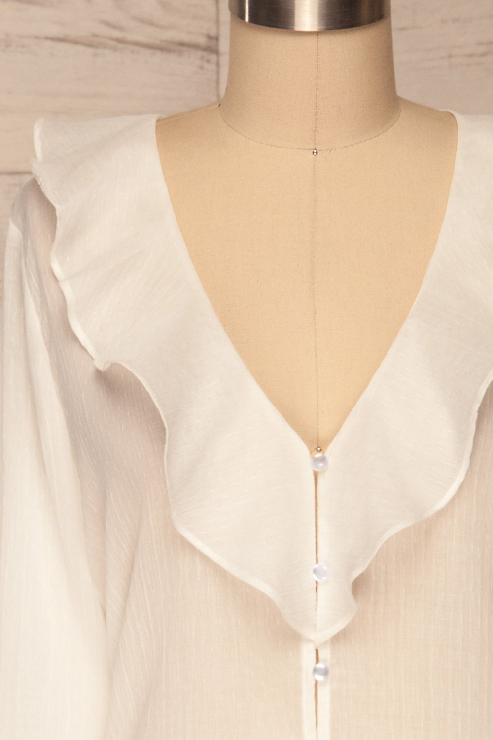 Carcelen White Ruffled Collar Blouse front close up | La petite garçonne