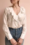 Carcelen White Ruffled Collar Blouse | La petite garçonne model close up