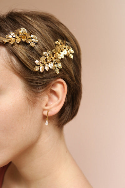 Charline Quartz Golden Earrings | Pendantes | Boutique 1861 on model with a pixie cut