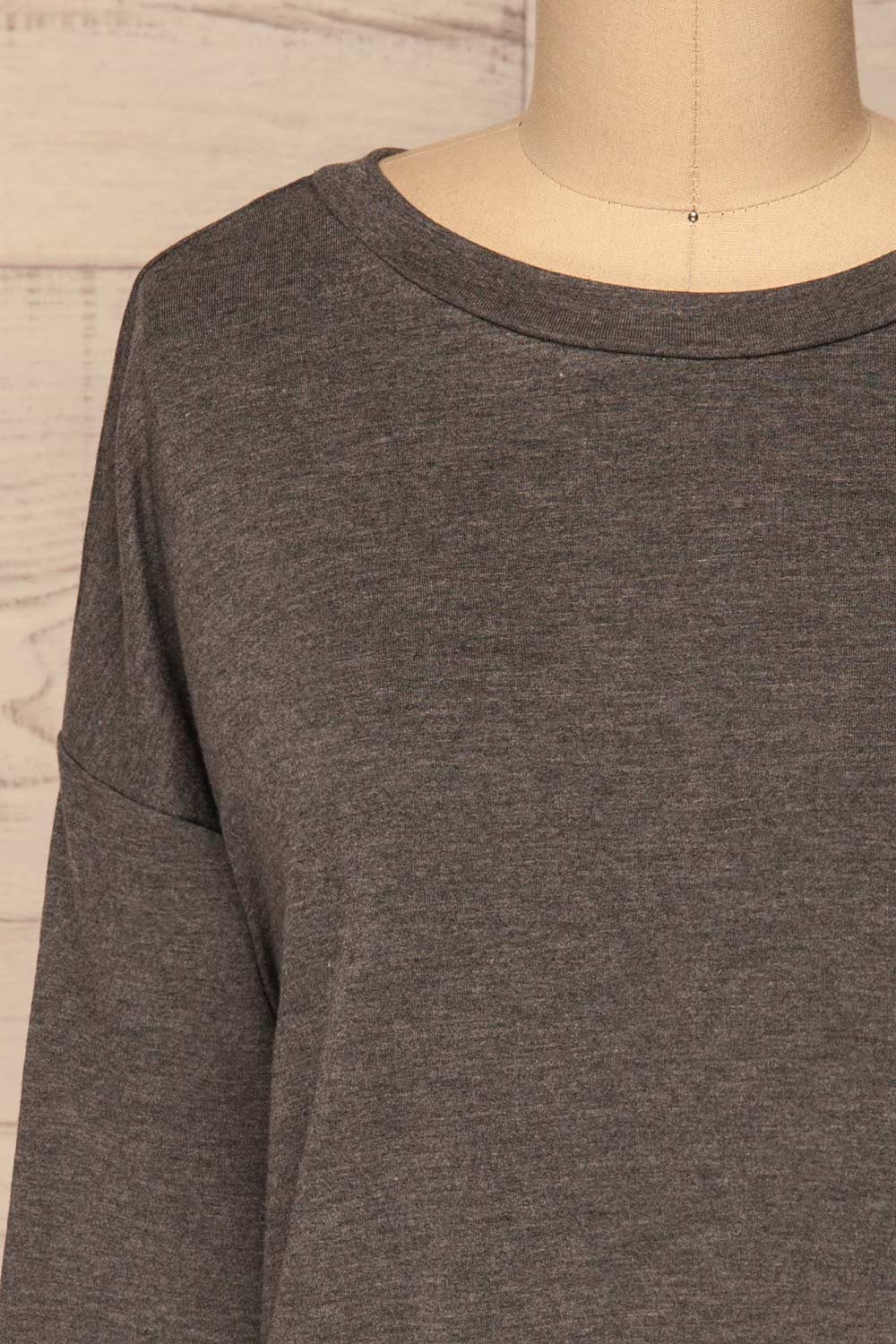 Cascajo Grey Long Sleeved Top | Chandail | La Petite Garçonne front close-up