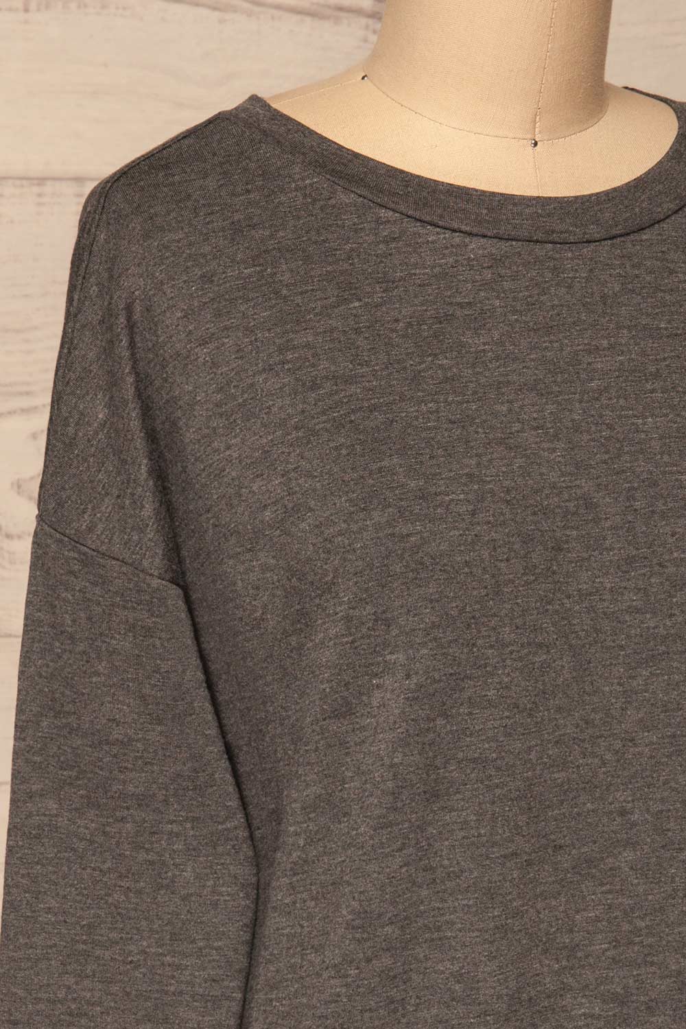 Cascajo Grey Long Sleeved Top | Chandail | La Petite Garçonne side close-up