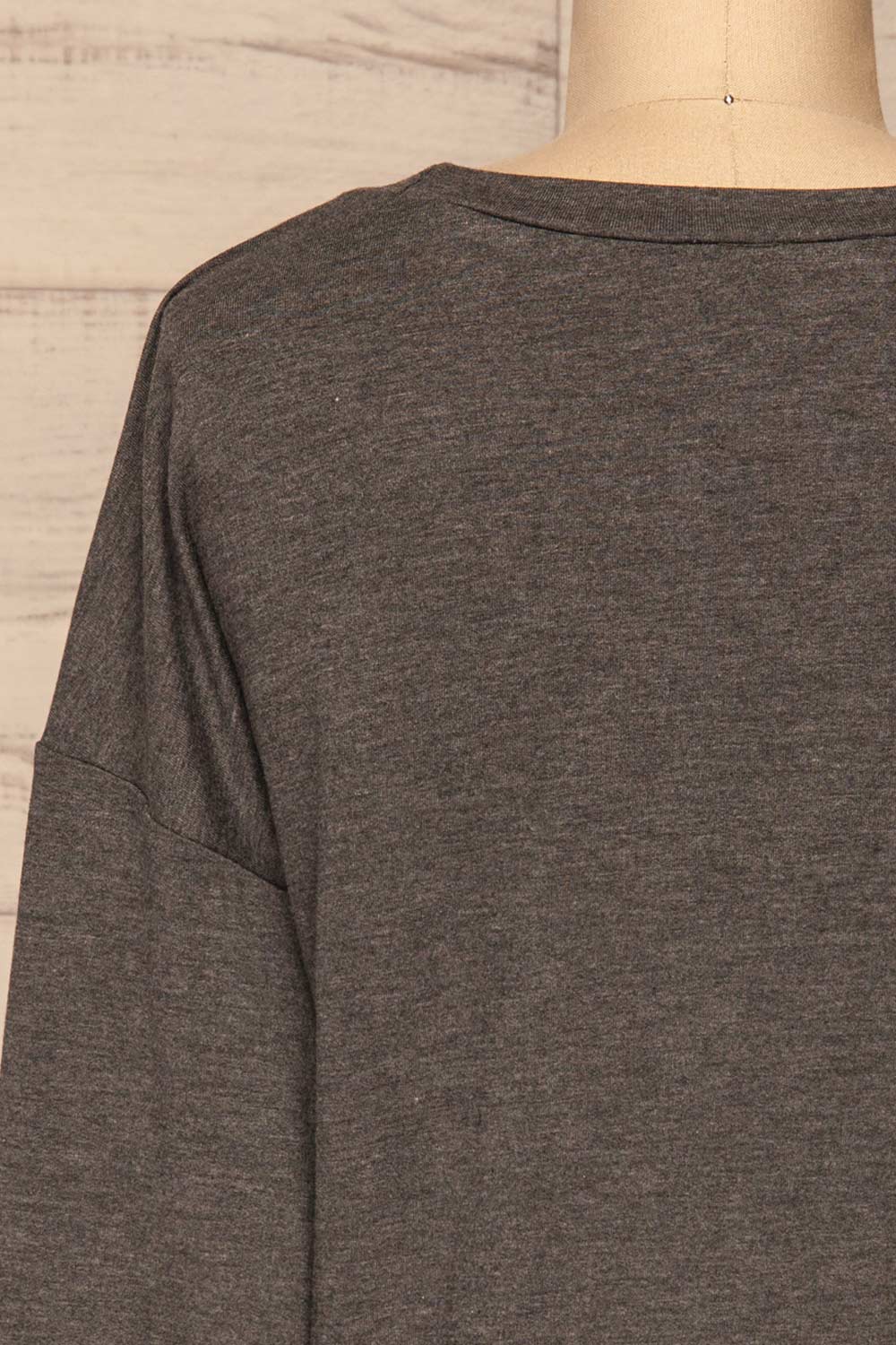 Cascajo Grey Long Sleeved Top | Chandail | La Petite Garçonne back close-up