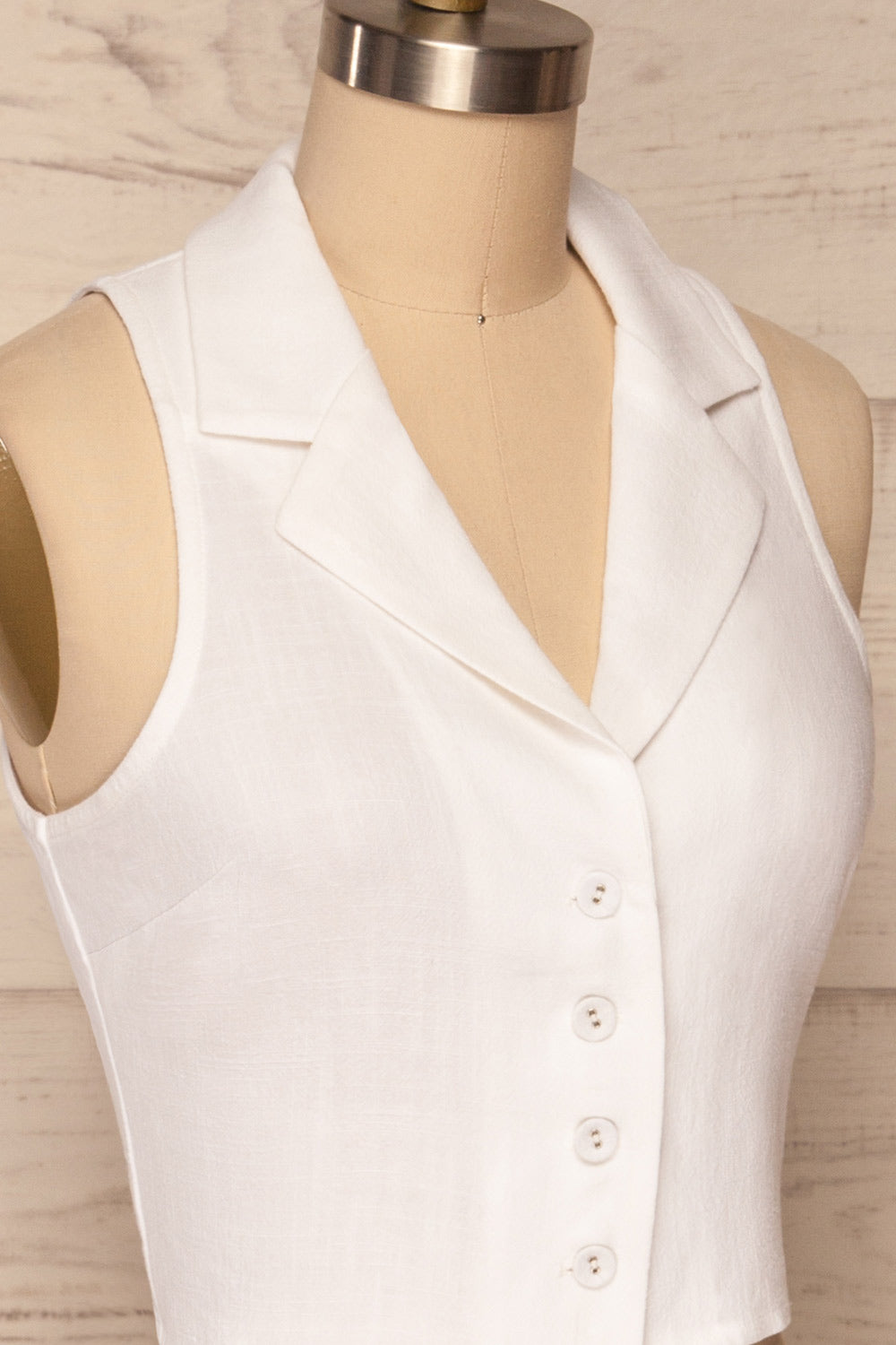 Cascarilla White Sleeveless Blouse | La petite garçonne side close up