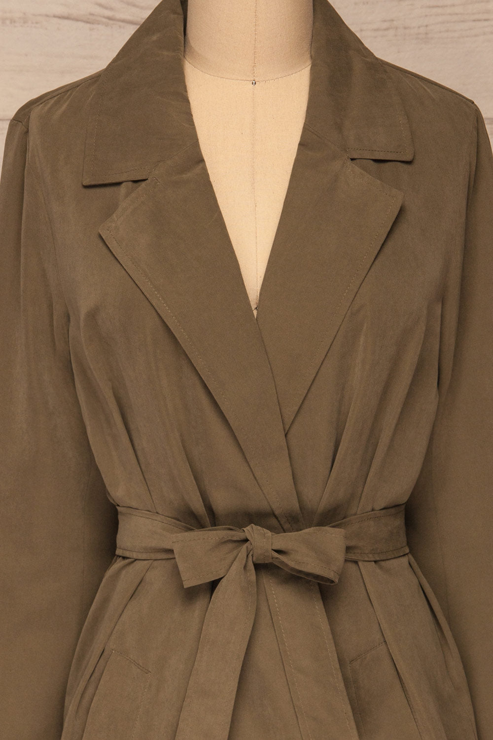 Catimbo Olive Tencel Midi Jacket w/ Belt | La petite garçonne front close-up