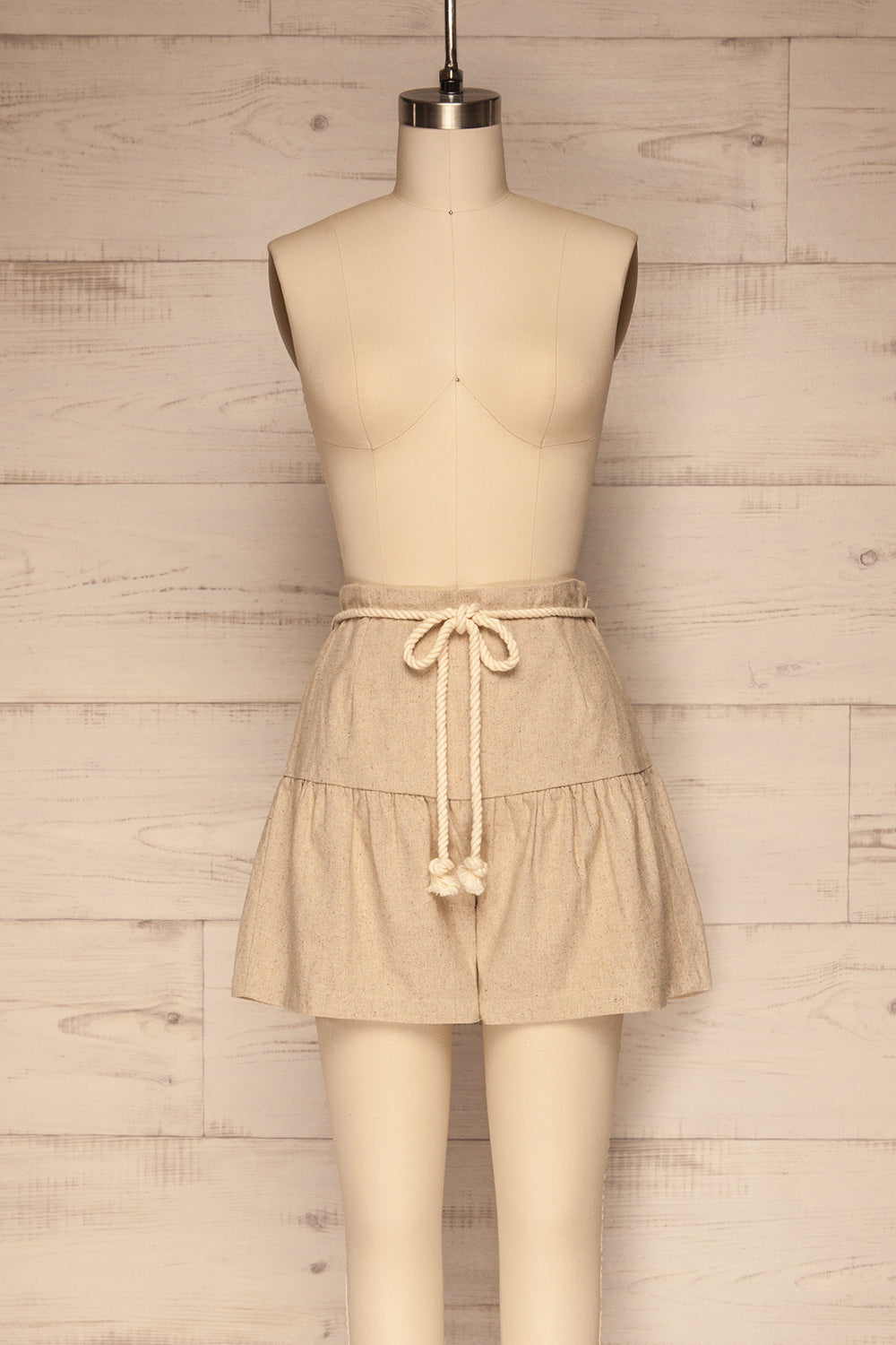 Cesena Beige Linen Shorts with Belt | La petite garçonne front view 