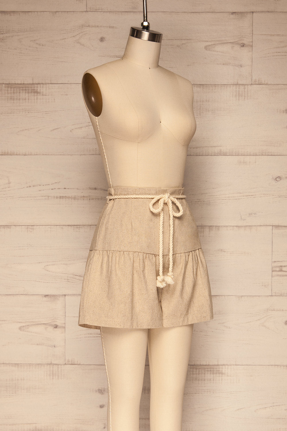 Cesena Beige Linen Shorts with Belt | La petite garçonne side view