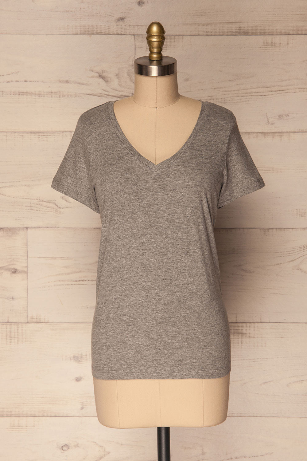 Chojna Grey Classic V Neck T-Shirt | La Petite Garçonne 1