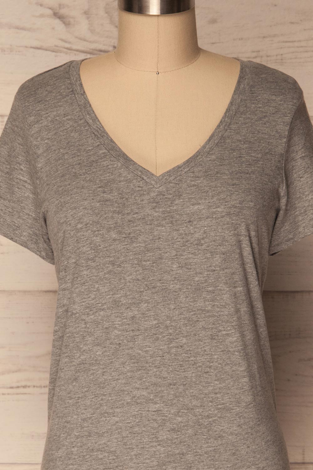 Chojna Grey Classic V Neck T-Shirt | La Petite Garçonne 2