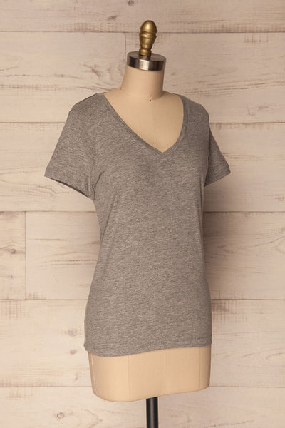 Chojna Grey Classic V Neck T-Shirt | La Petite Garçonne 3