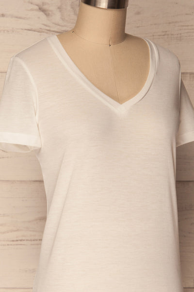 Chojna White Classic V Neck T-Shirt | La Petite Garçonne 4