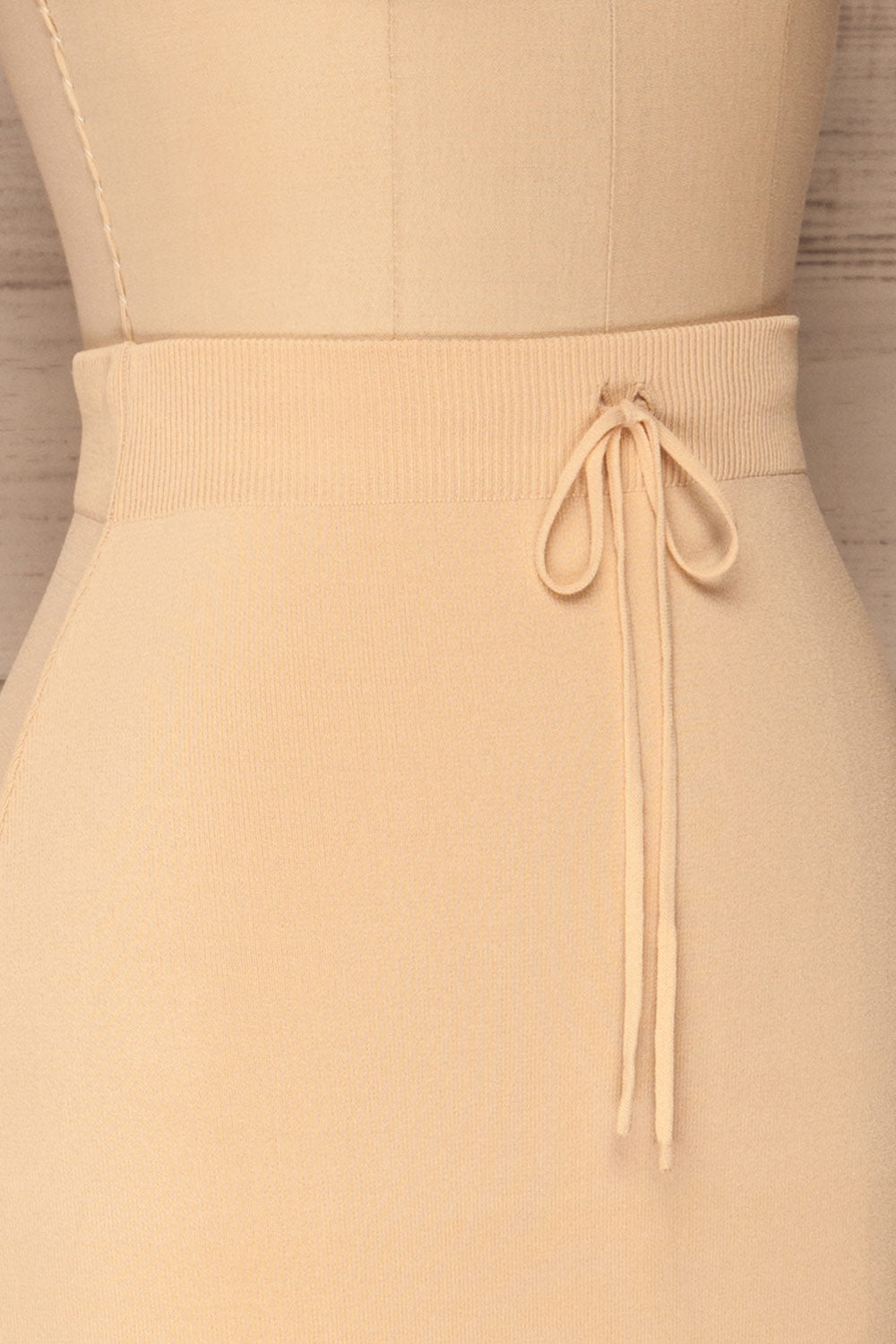 Daleszyce Beige Ribbed Knit Midi Skirt | La Petite Garçonne side close-up
