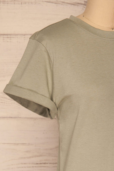 Dauve Seagrass Green Rolled Sleeves T-Shirt | La petite garçonne side close-up
