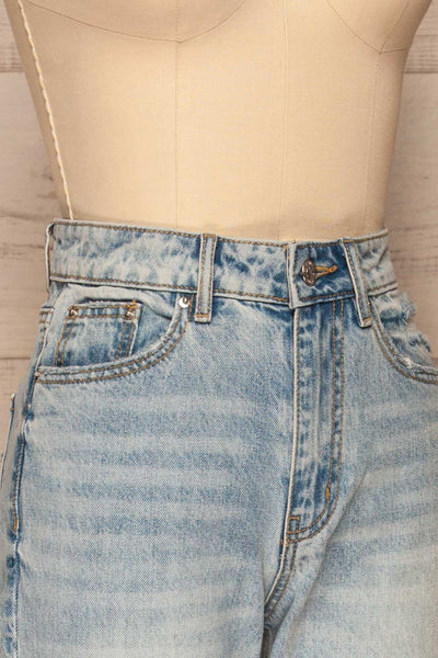 Davoli Light Denim High-Waisted Jeans | La petite garçonne side close-up