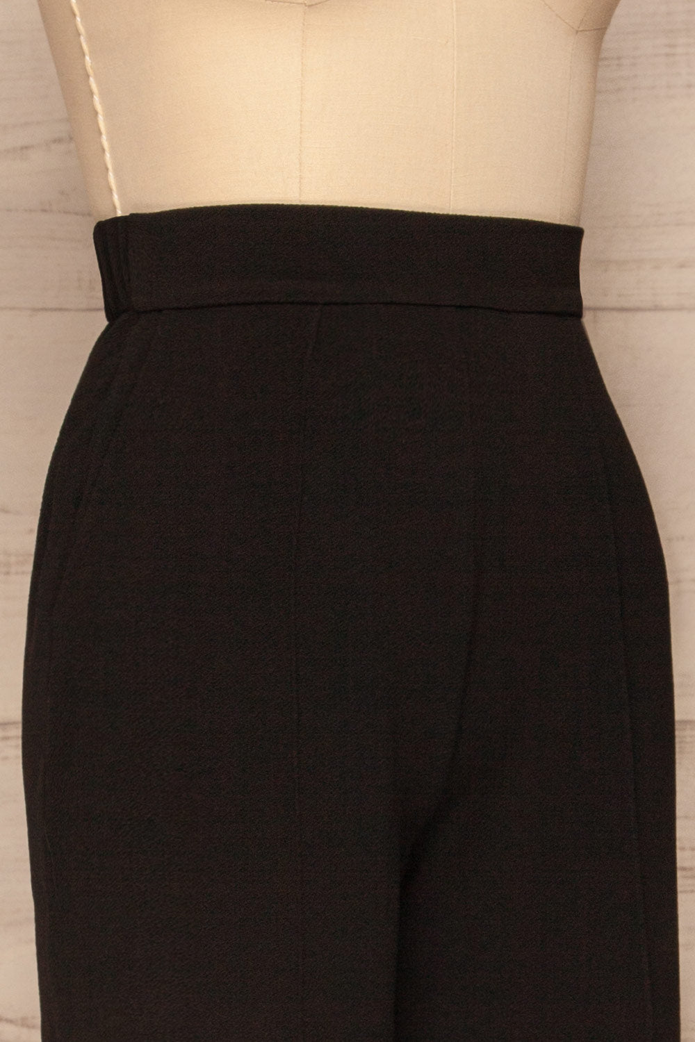 Devesa Black Wide Leg Pants w/ Pockets | La petite garçonne side close up