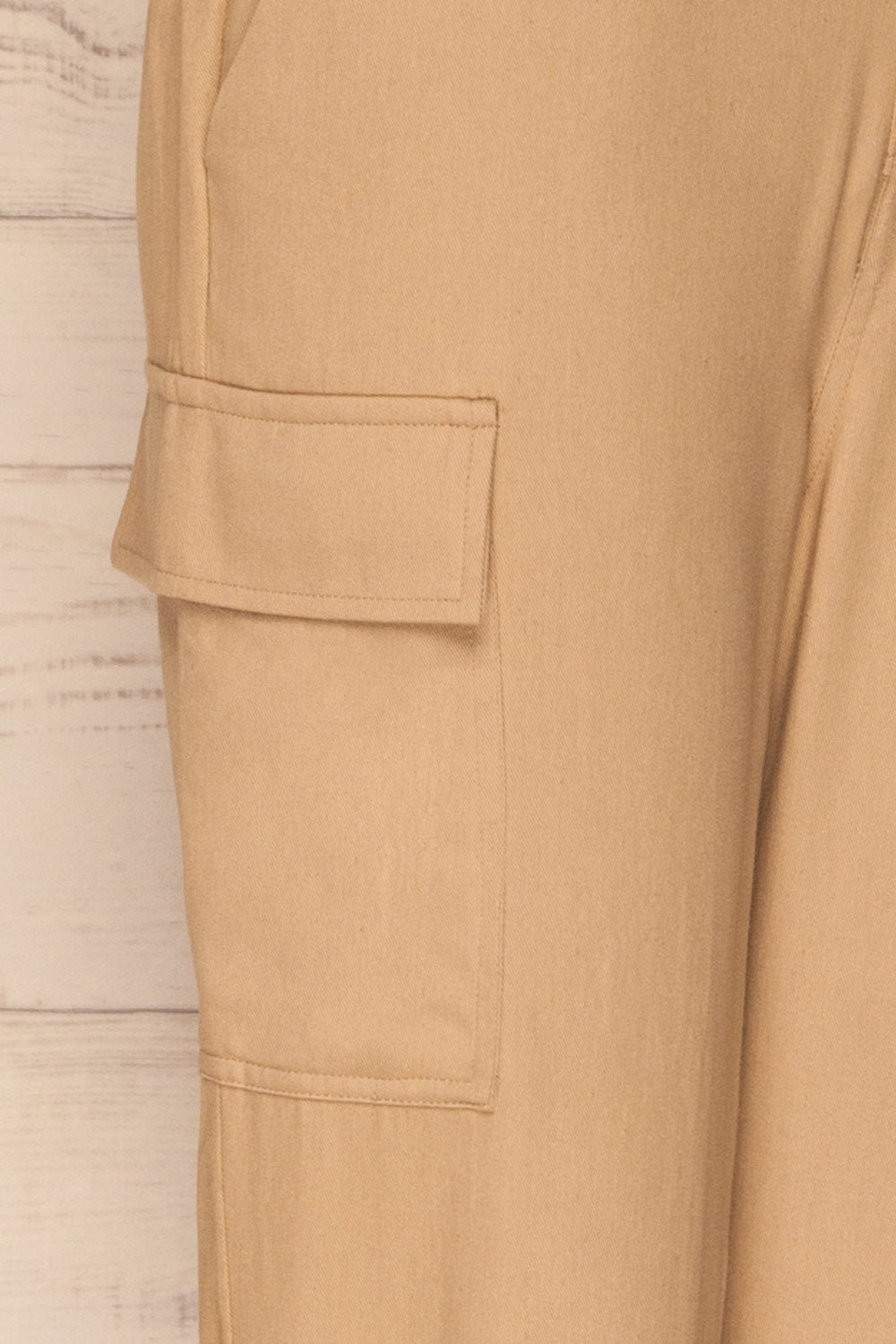 Digernes Beige Cargo Pants | La Petite Garçonne pocket close up