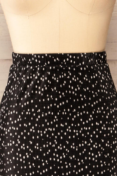 Dimbarasse Pleated Black & White Skirt | La petite garçonne front close-up