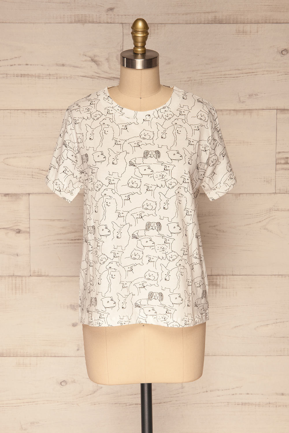 Duisbourg Black & White Dogs Pattern T-Shirt | La Petite Garçonne front view 