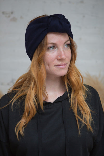 Eelsa Navy Knotted Wool Headband | La petite garçonne model