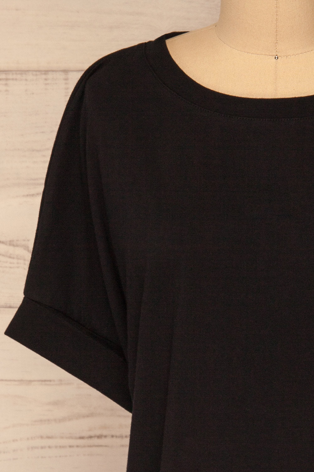 Eftang Black Rolled Sleeves T-Shirt | La petite garçonne front close-up