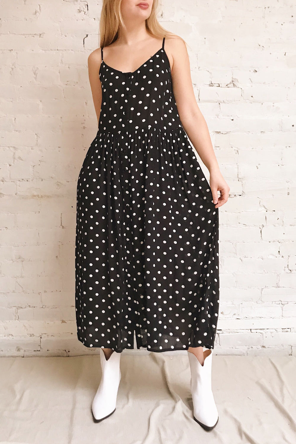 Eidsvollen Black w/ White Polka Dots Dress | La petite garçonne on model