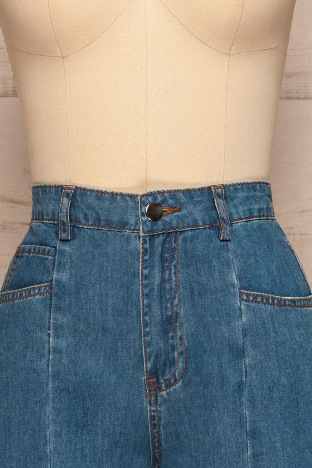 Estresmoz Blue Wide Leg Jeans | La petite garçonne front close up