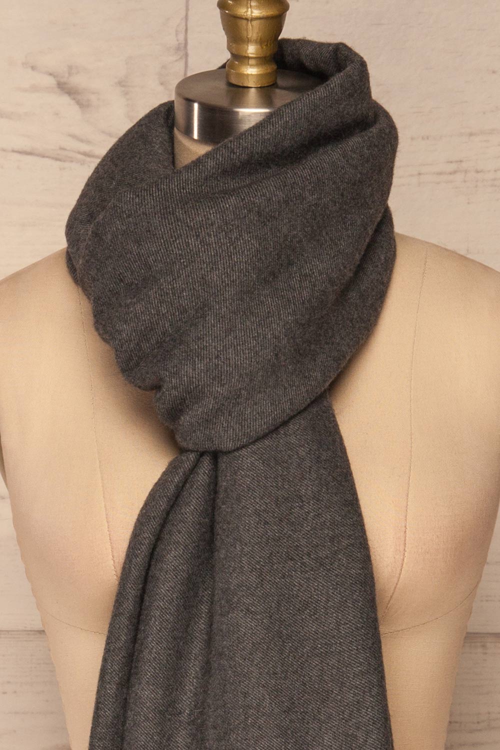 Fagerelv Grey Soft Lightweight Scarf | La petite garçonne knot close up