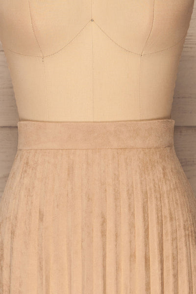 Fagerhaug Beige Pleated Midi Skirt | La petite garçonne  frotn close up