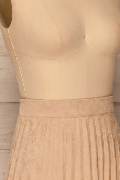 Fagerhaug Beige Pleated Midi Skirt | La petite garçonne  side close up