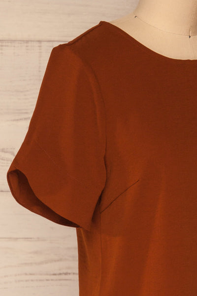 Fallet Rust Brown Boxy Short Sleeved Top | La Petite Garçonne side close-up