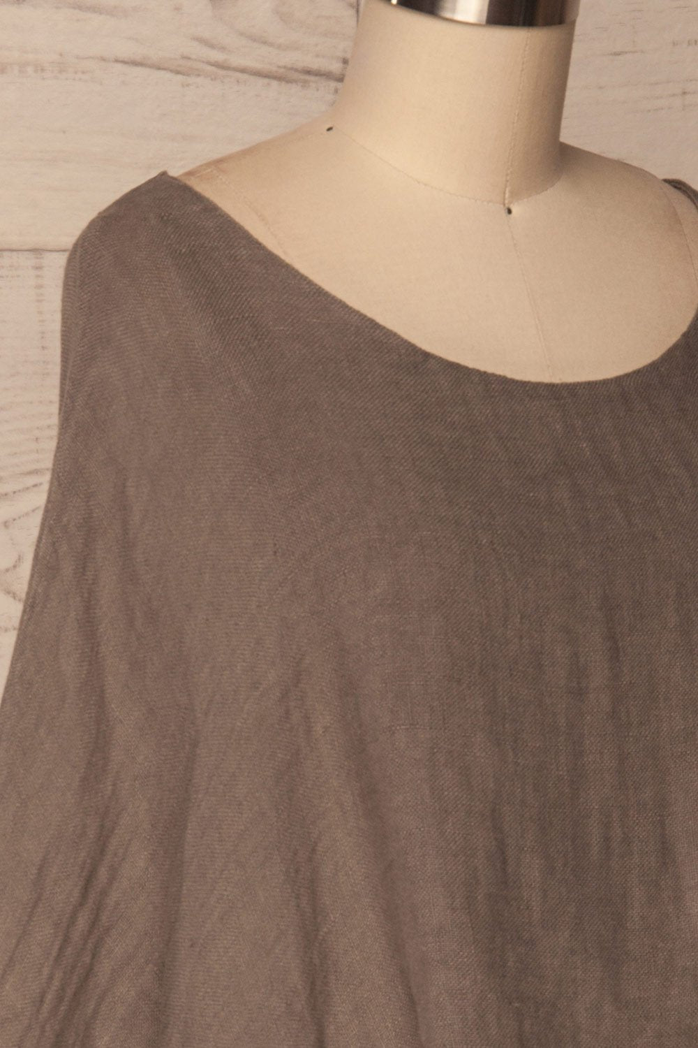 Gerovo Taupe Linen Loose Layered Top | La Petite Garçonne Chpt. 2 4