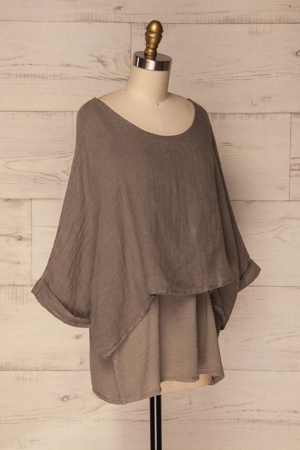 Gerovo Taupe Linen Loose Layered Top | La Petite Garçonne Chpt. 2 3