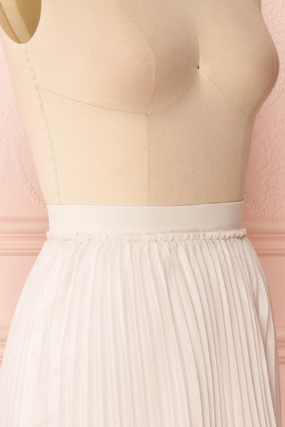 Ghislaine Off-White Pleated Skirt side close up | Boutique 1861