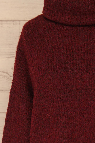 Givri Burgundy Knit Turtleneck Sweater | La petite garçonne front close-up
