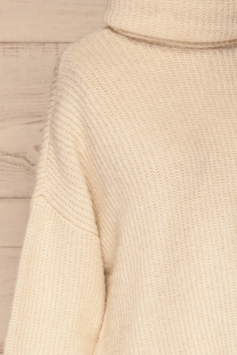 Givri Cream Knit Turtleneck Sweater | La petite garçonne side close-up 