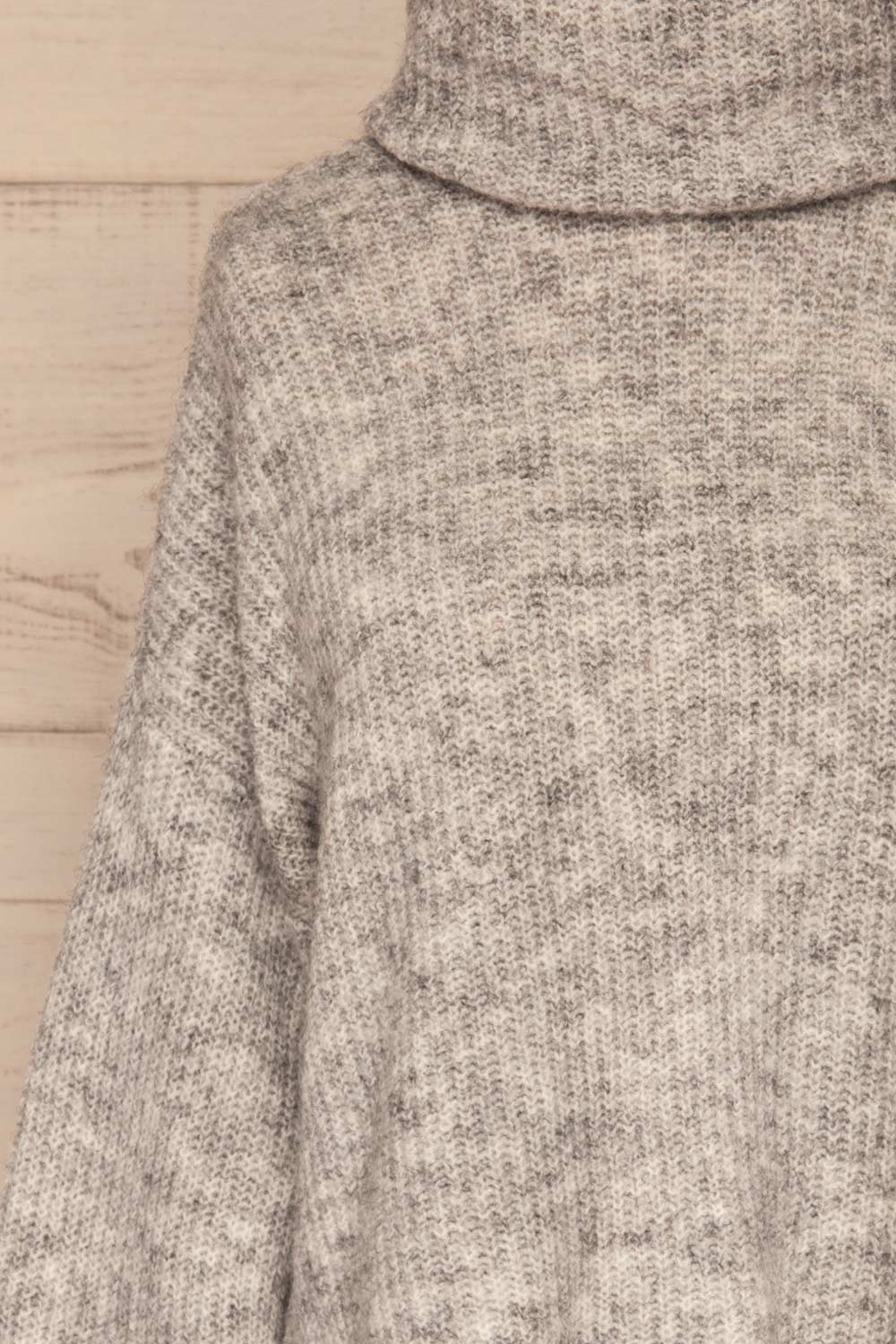 Givri Light Grey Knit Turtleneck Sweater | La petite garçonne front close-up 