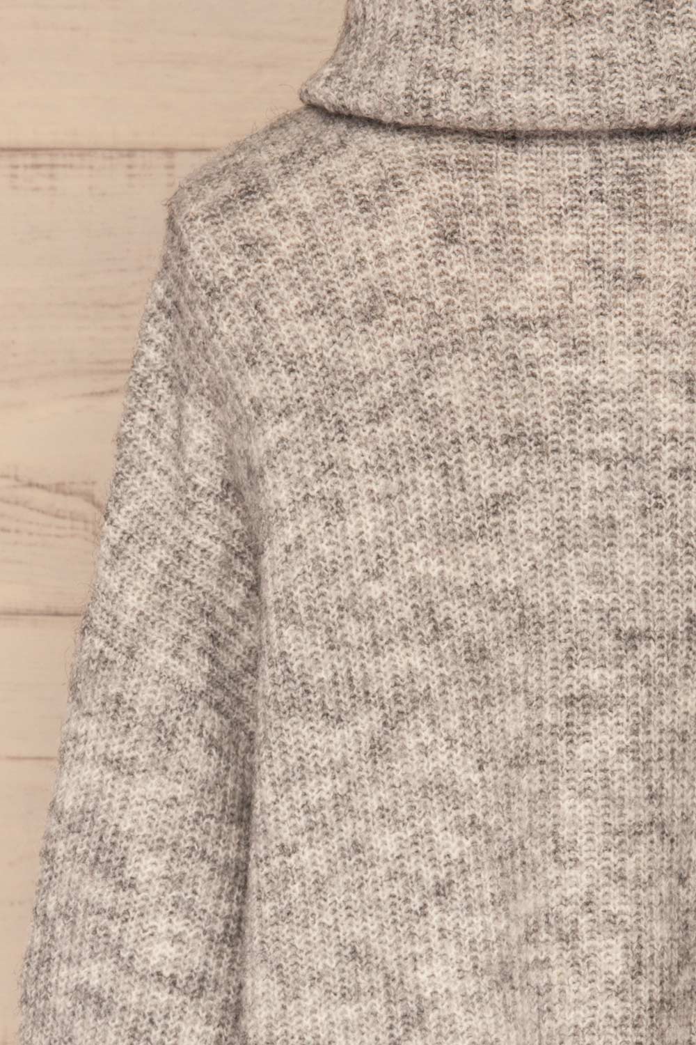Givri Light Grey Knit Turtleneck Sweater | La petite garçonne back close-up 