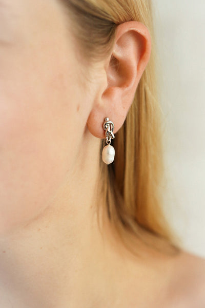 Gniezno Or | Gold & Pearl Pendant Earrings