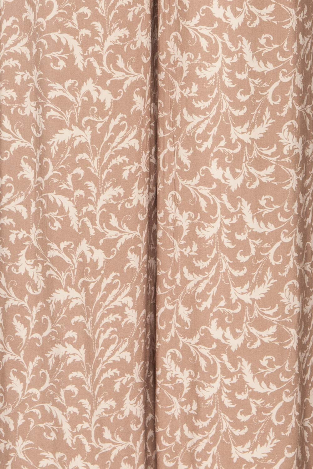 Gorowo Beige & White Wide Leg Cropped Pants | La Petite Garçonne fabric detail 