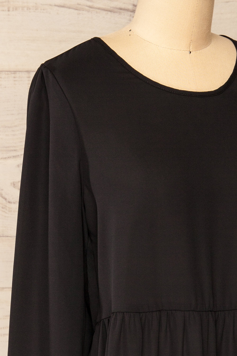 Gostivar Short Layered Long Sleeves Black Dress | La petite garçonne side close-up