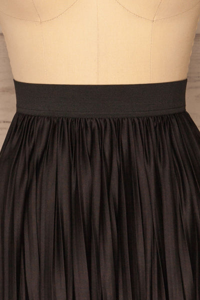 Gouves Black Pleated Midi Skirt | La petite garçonne front close-up