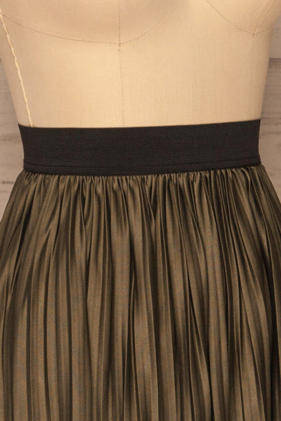 Gouves Green Pleated Midi Skirt | La petite garçonne  side close-up