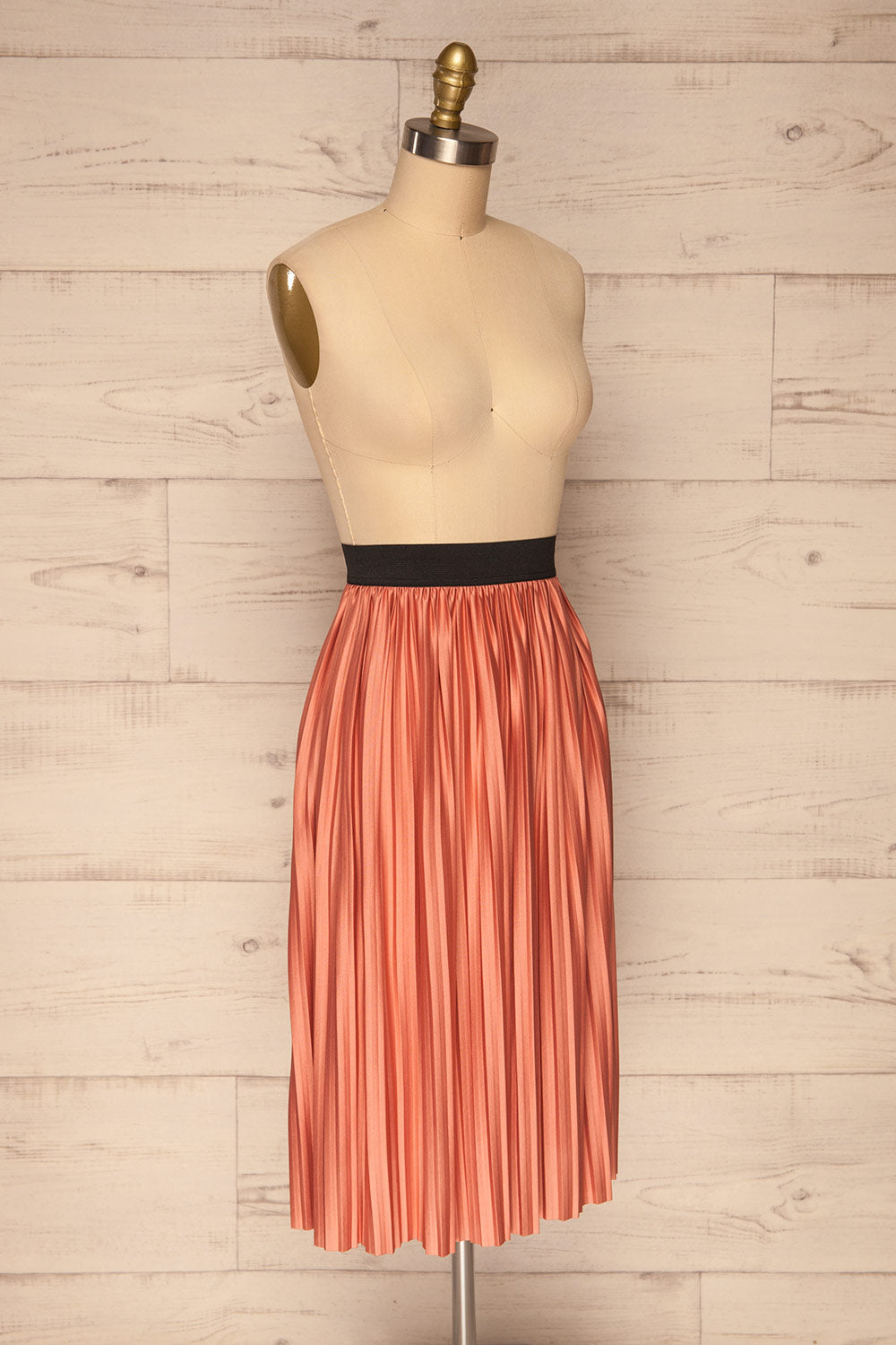Gouves Pink Pleated Midi Skirt | La petite garçonne side view 