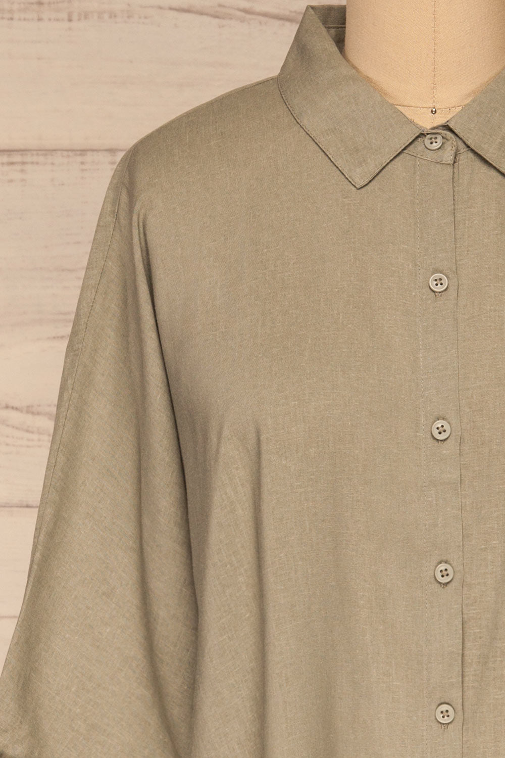 Grytviken Green Cropped Shirt | La petite garçonne front close-up