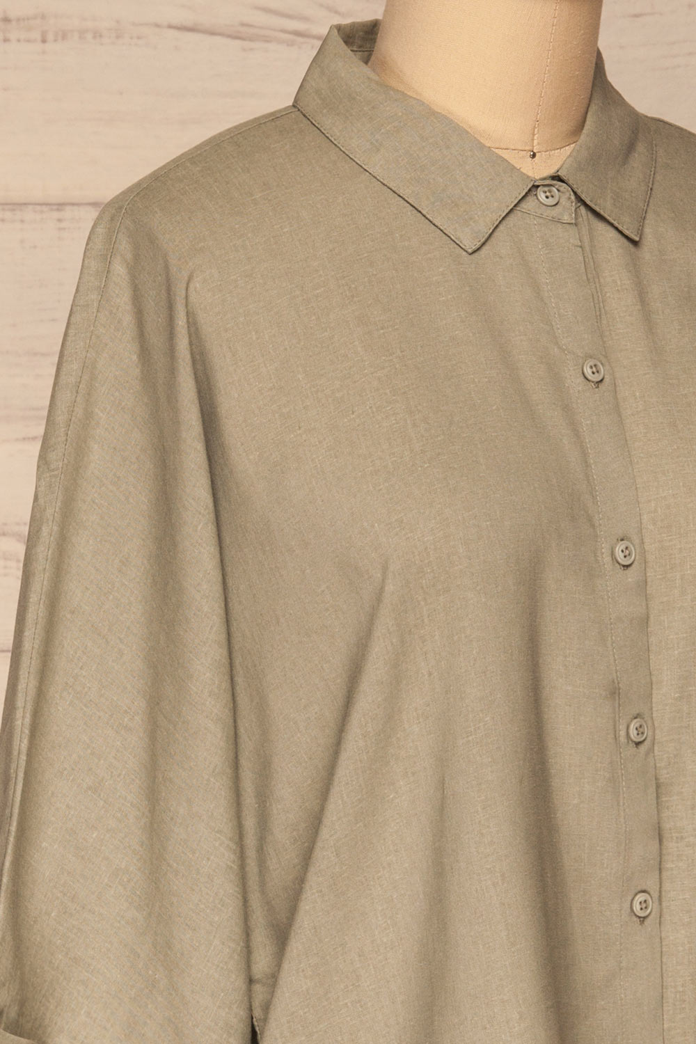 Grytviken Green Cropped Shirt | La petite garçonne side close-up