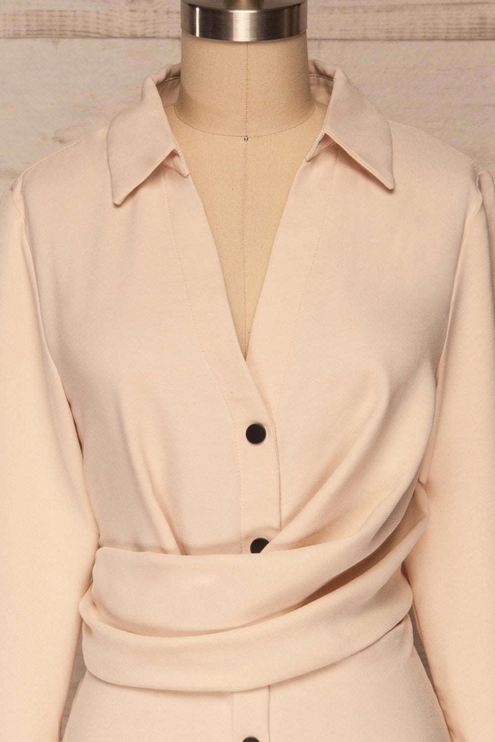 Helmond Beige Buttoned Midi Dress | La petite garçonne front close-up