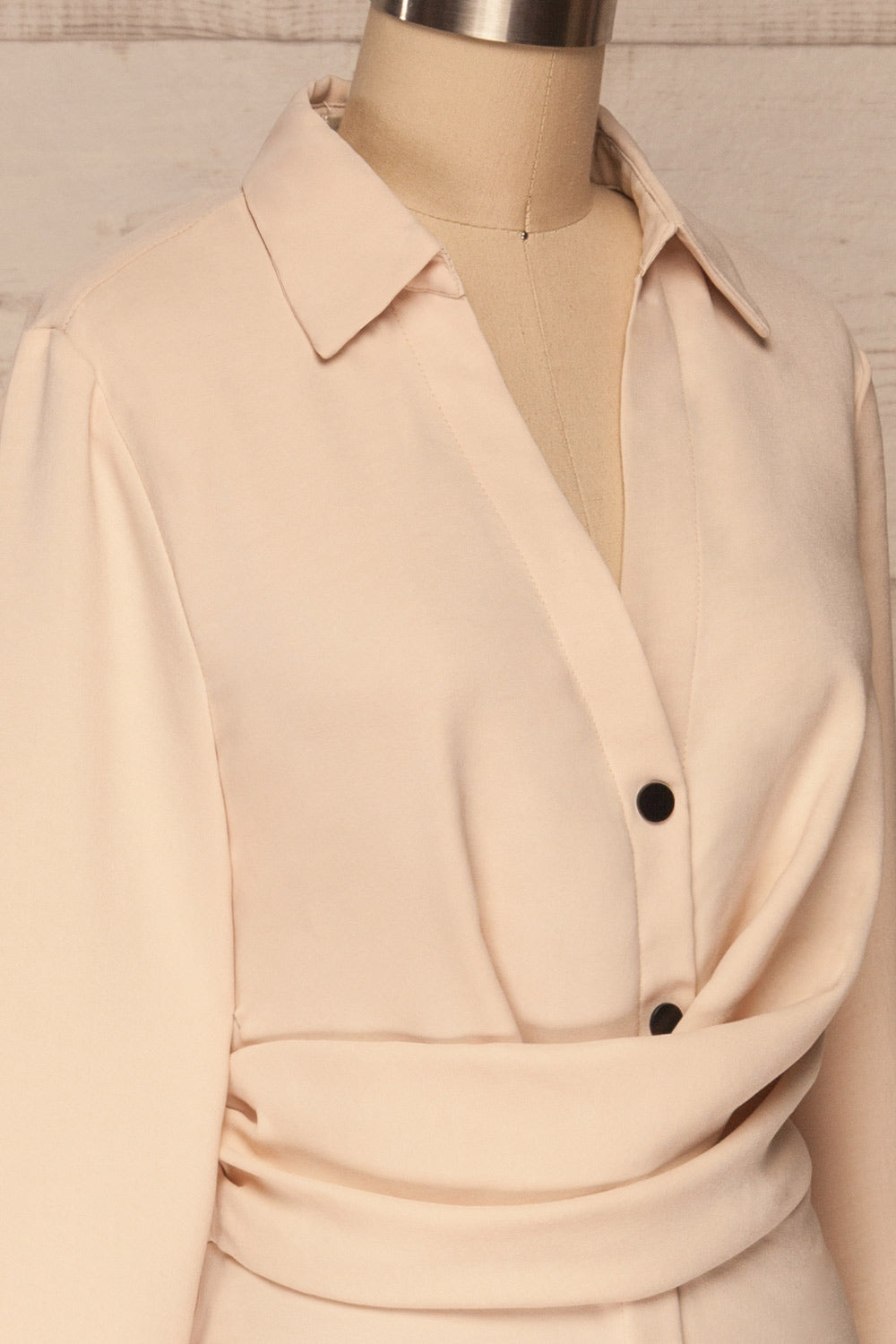 Helmond Beige Buttoned Midi Dress | La petite garçonne side close-up