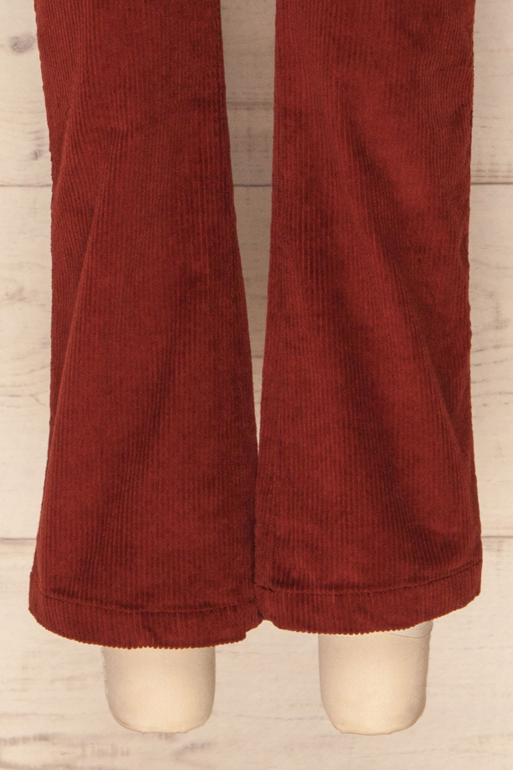 Huidai Paprika Burgundy Corduroy Pants | TEXTURE DETAIL | La Petite Garçonne