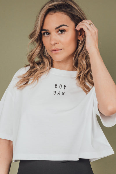 Huy White Cropped T-Shirt w/ Print | La petite garçonne model nana