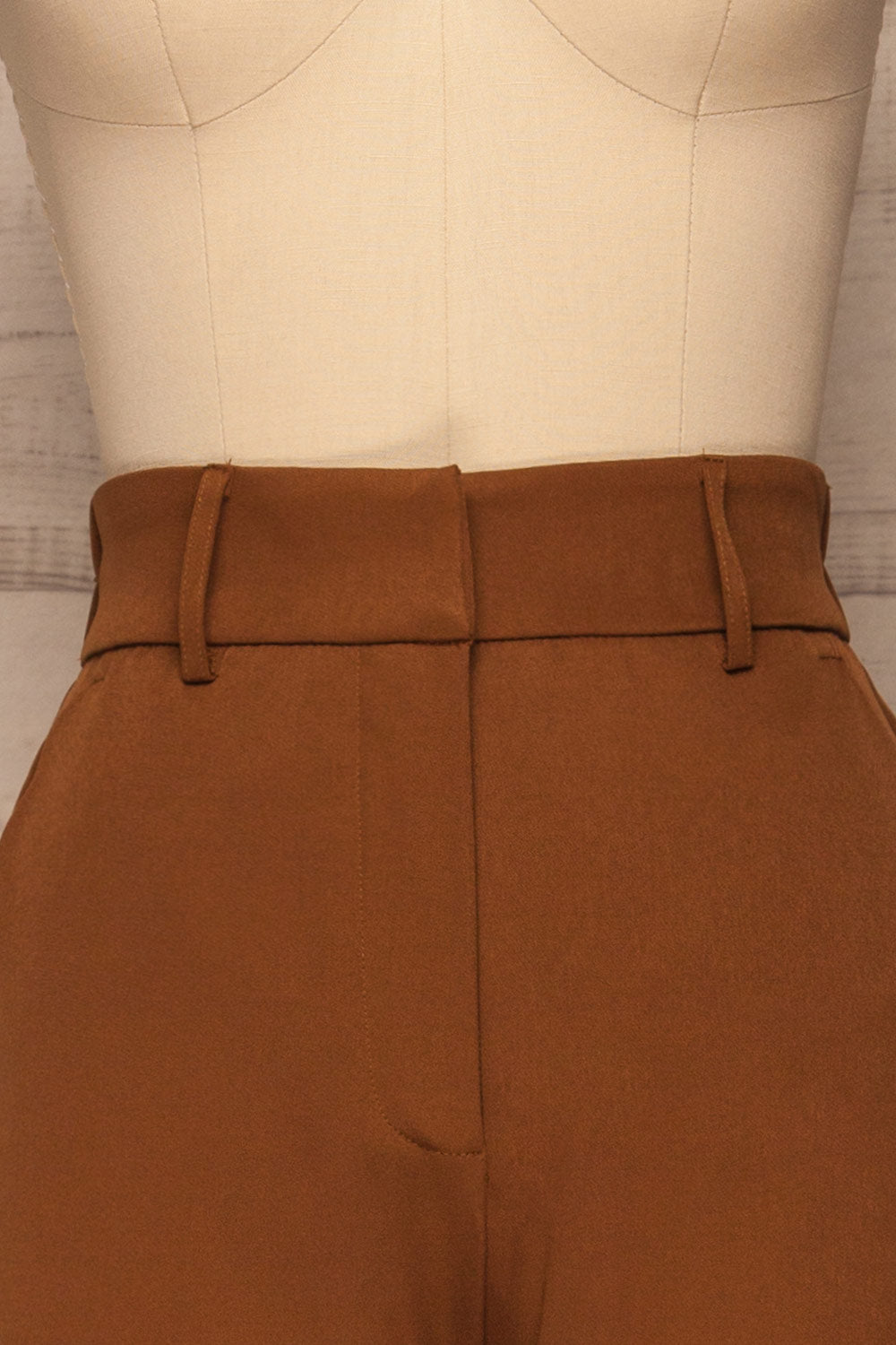 Issie Nutmeg Brown Straight Leg Pants | La petite garçonne front close-up